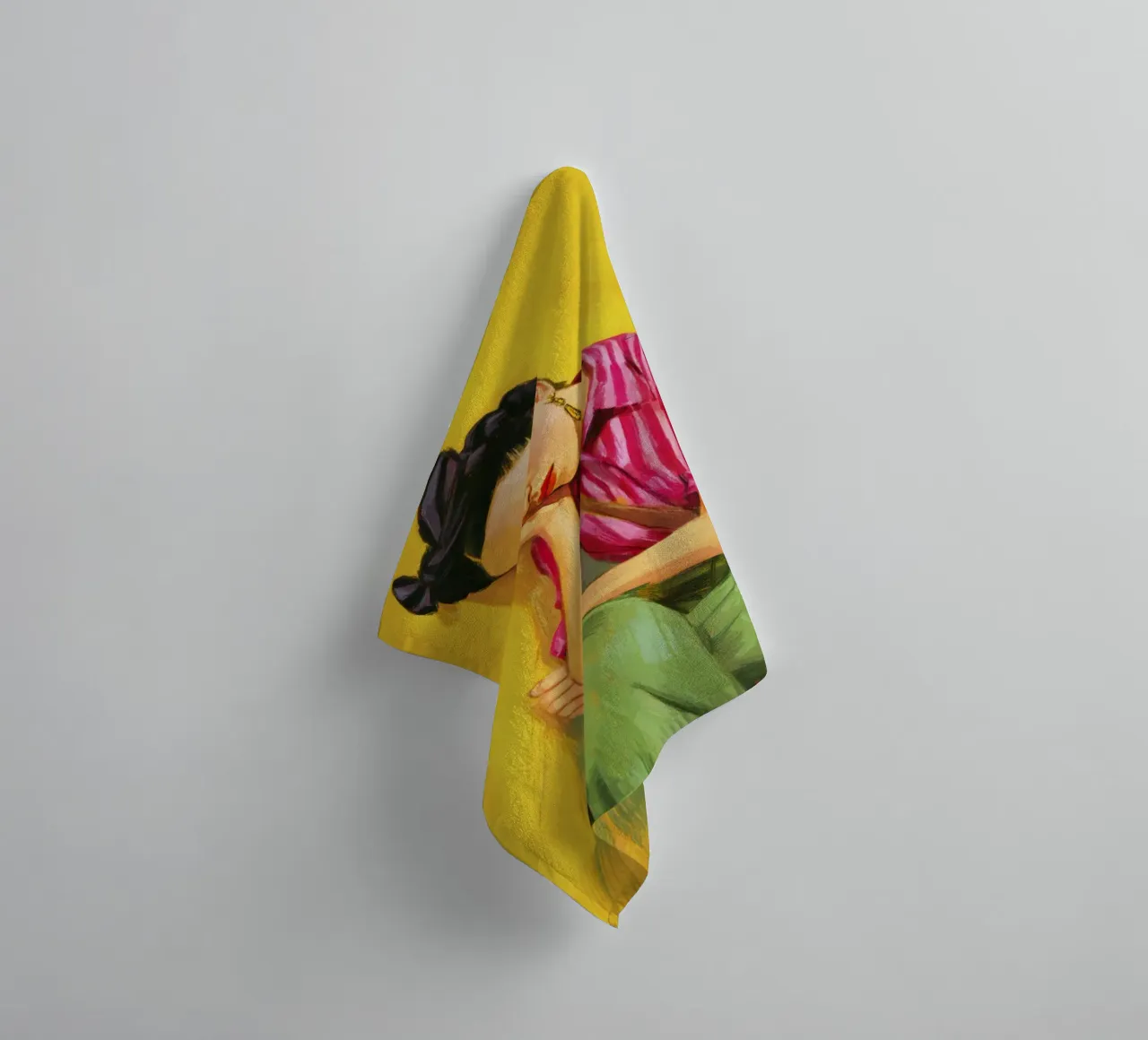Ragazza messicana con strisce e fiocco rosso e sfondo giallo retrò asciugamano da bagno da Modern Muse