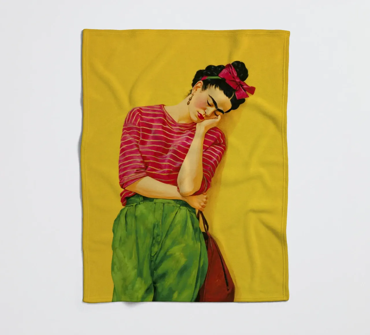Ragazza messicana alla moda con camicia a righe su giallo coperta in pile da Modern Muse