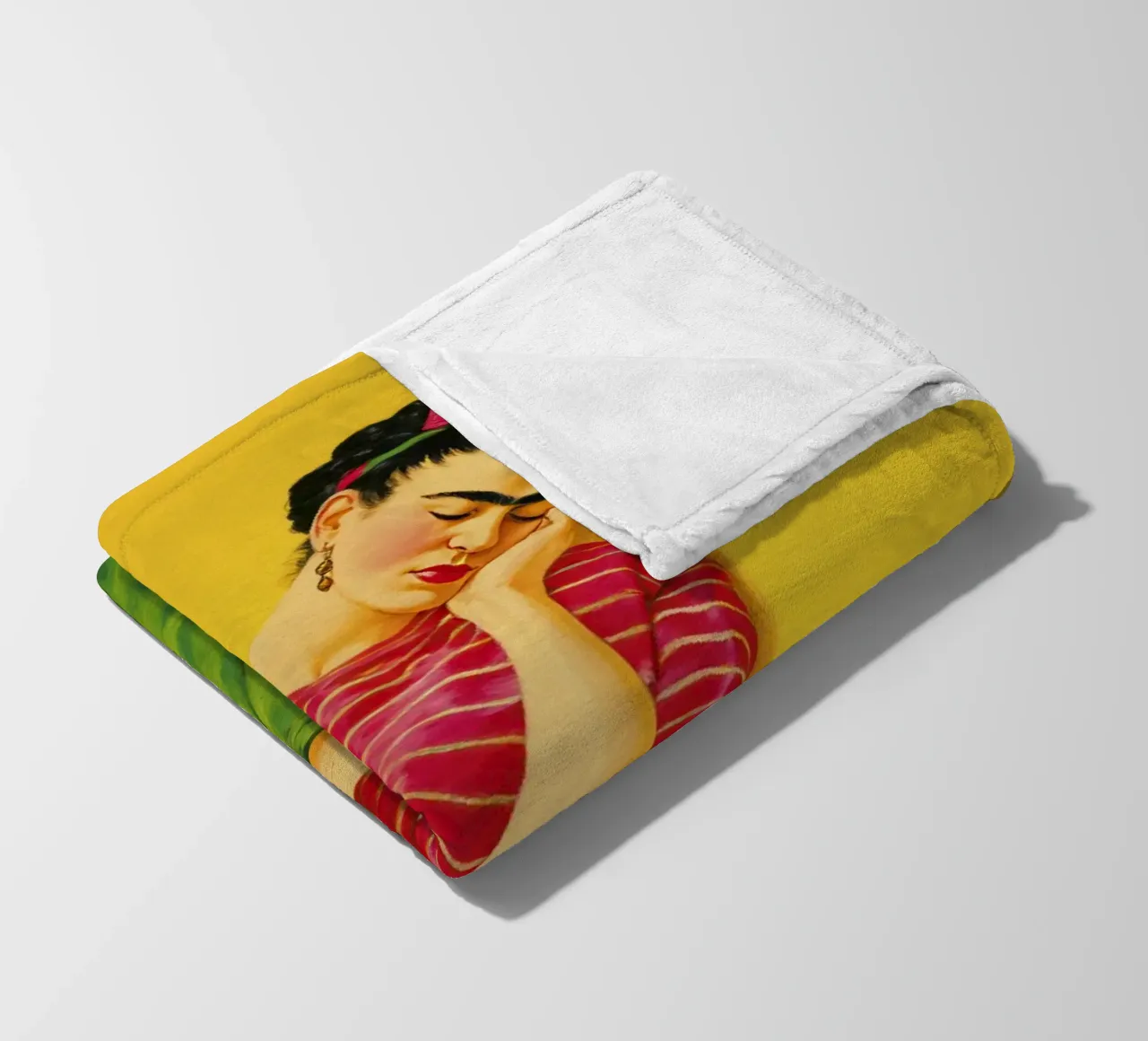 Ragazza messicana alla moda con camicia a righe su giallo coperta in pile da Modern Muse