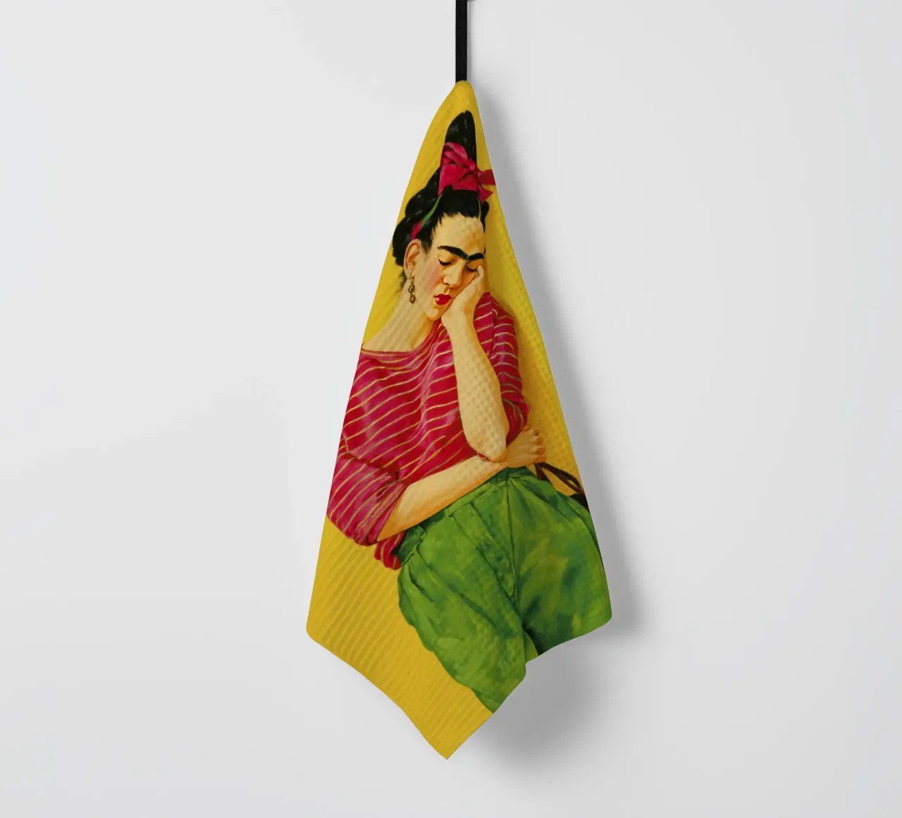 Ragazza messicana alla moda con camicia a righe su giallo canovaccio da cucina da Modern Muse