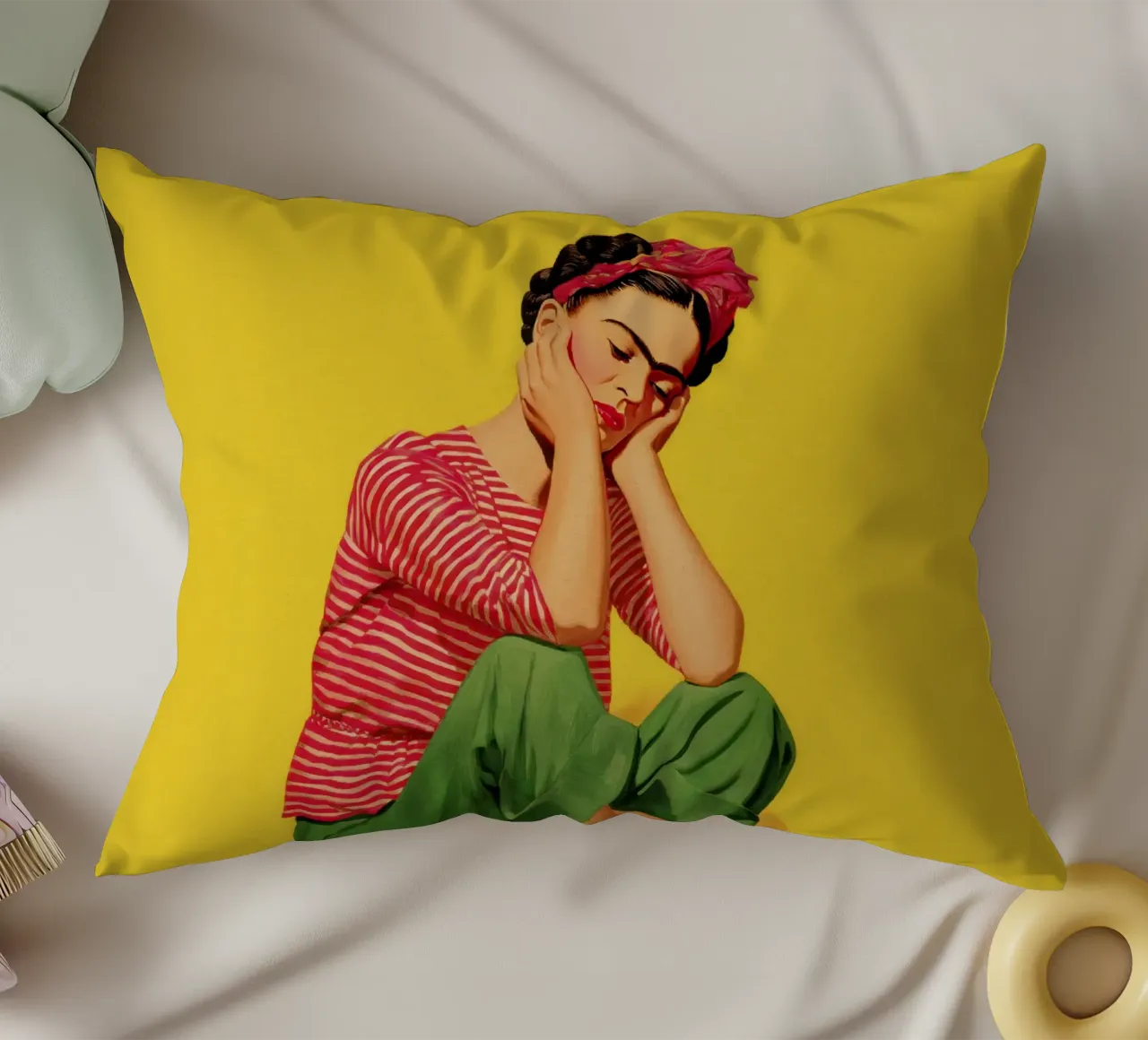 Ragazza messicana a righe con fiocco, opera d'arte retrò di tendenza cuscino da Modern Muse