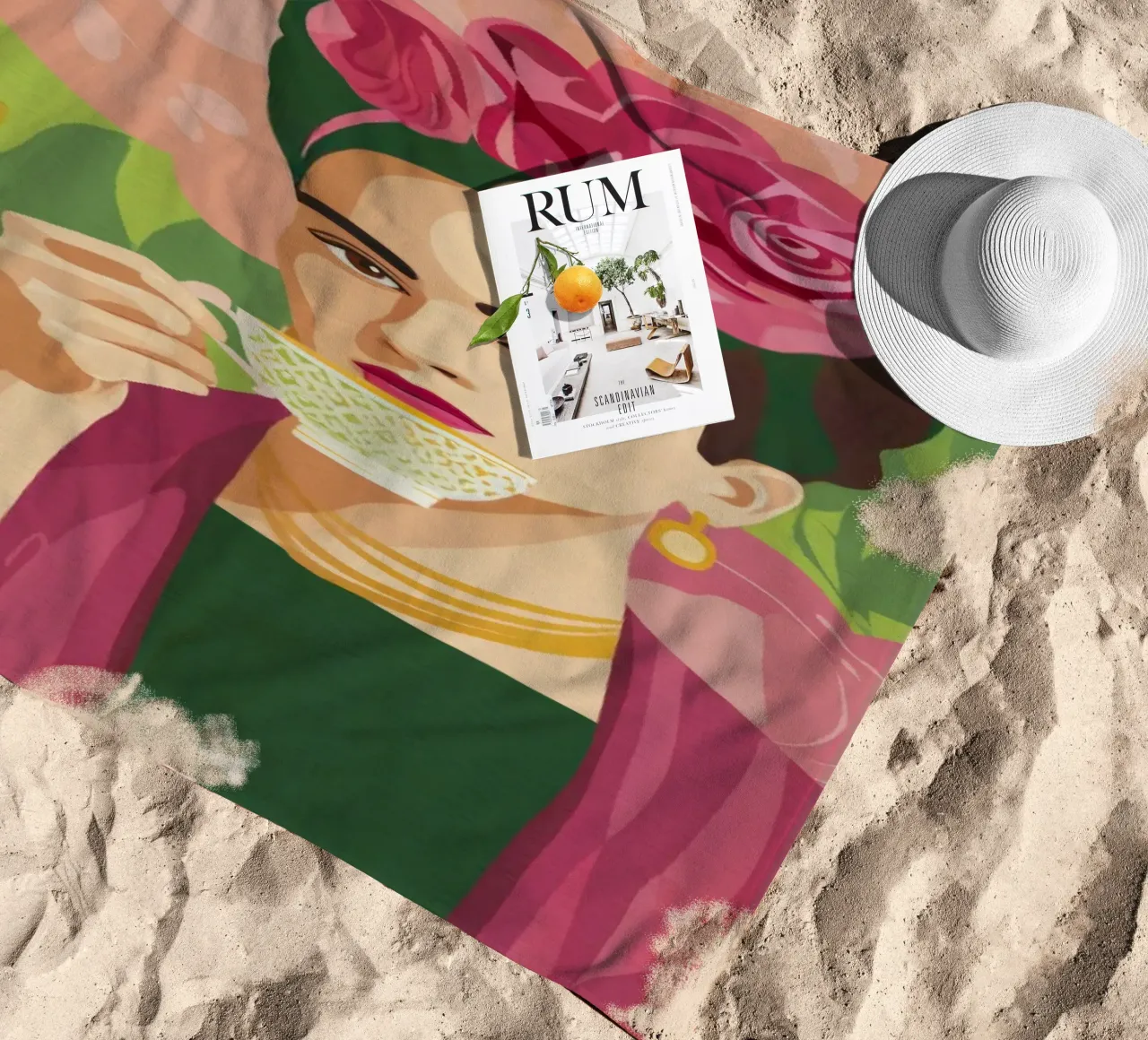 Ragazza messicana pastello con tè, atmosfera moderna del Midcentury telo mare da Modern Muse