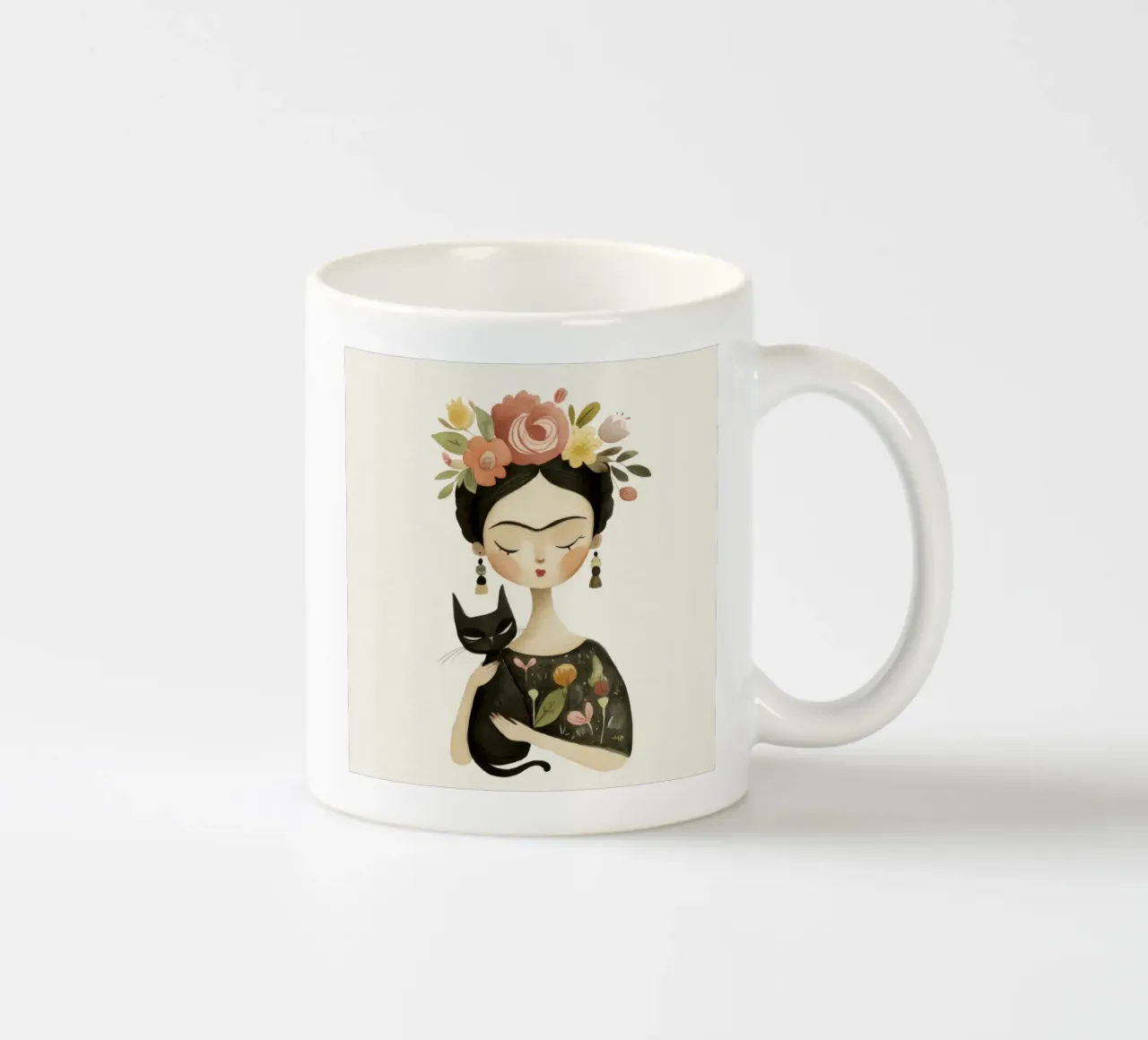 Ragazza stravagante e retrò con gatto nero e corona floreale tazza in ceramica da Modern Muse