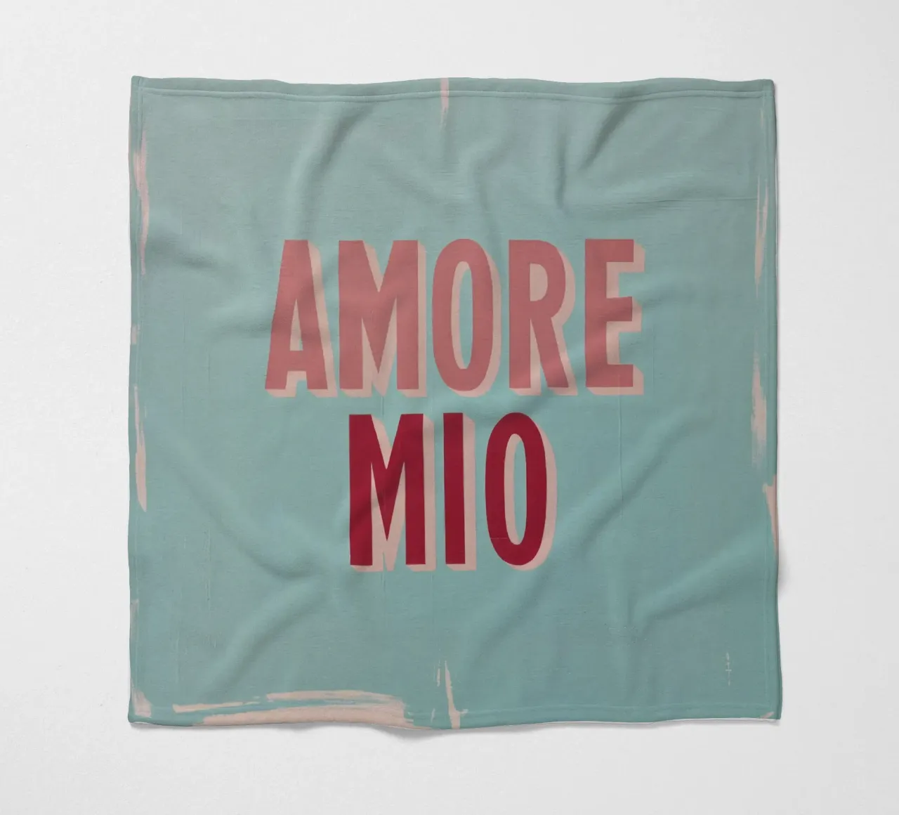 Amore Mio Retro 50s Text in Rosa & Rot auf Türkis Fleecedecke von Modern Muse