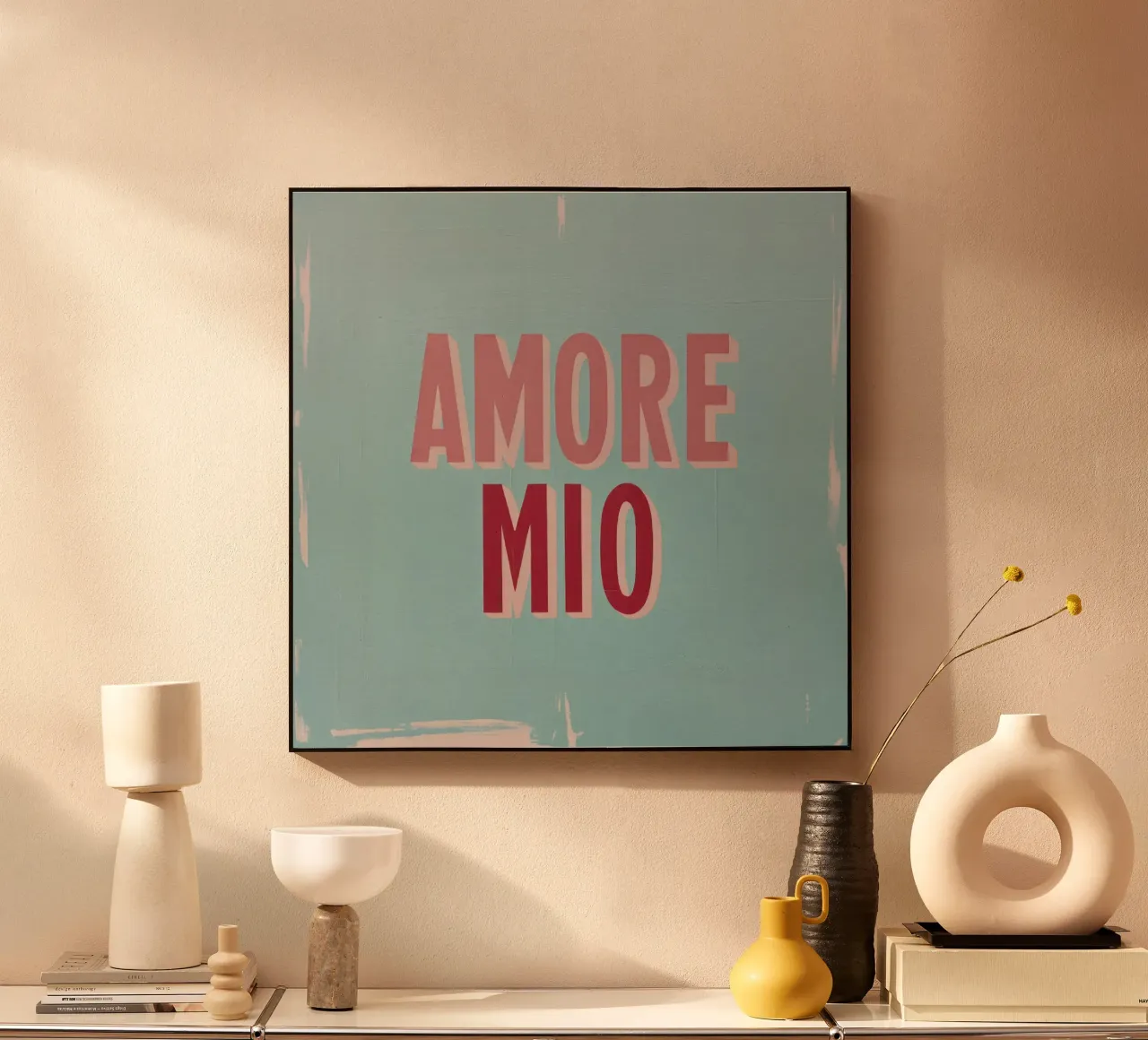 Amore Mio Retro 50s Text in Rosa & Rot auf Türkis Acryl-Glas von Modern Muse