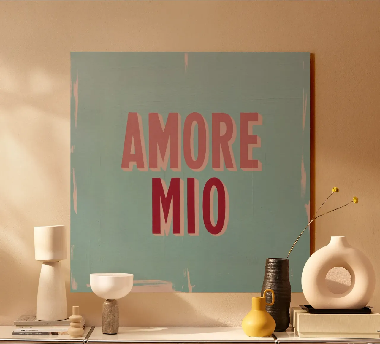 Amore Mio Retro 50s Text in Rosa & Rot auf Türkis Acryl-Glas von Modern Muse
