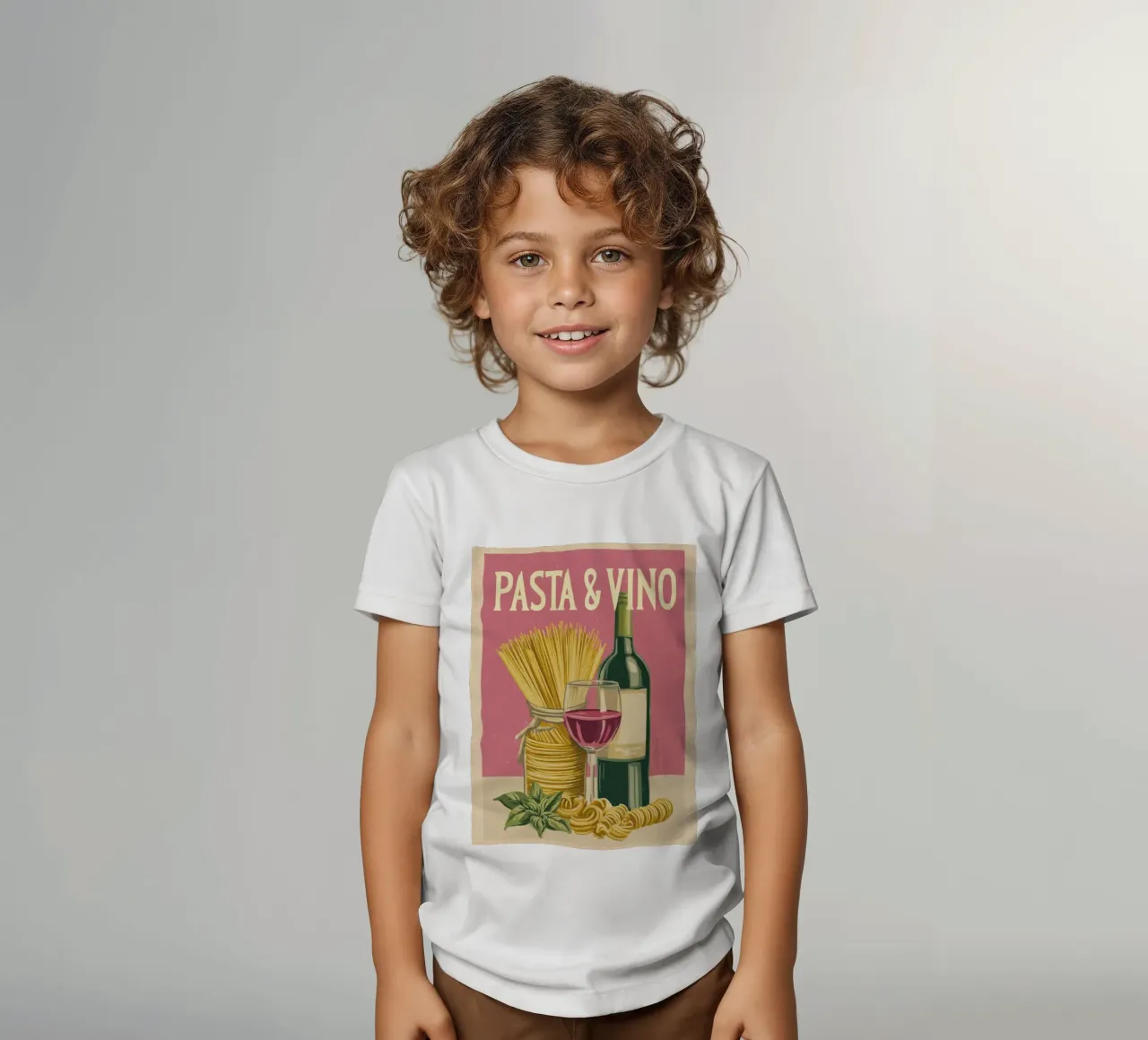 Pasta & Vino Retro Poster with Wine, Spaghetti & Basil t-shirt bambini da Modern Muse