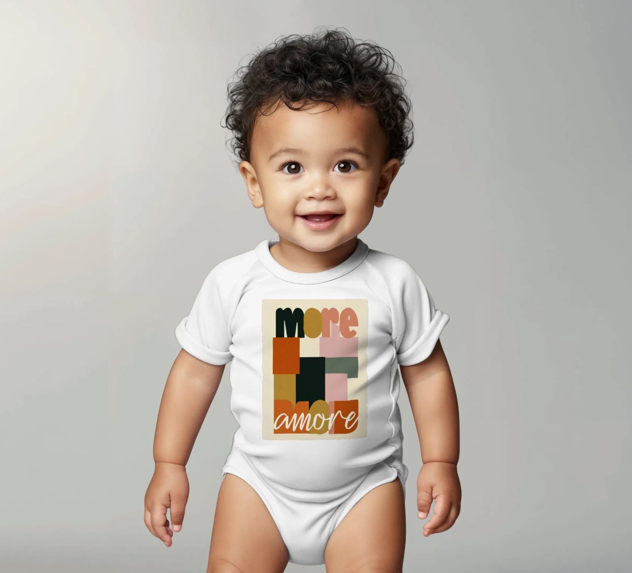 Plus Amore Bold 70s Boho Abstract Typography body bébé de Modern Muse
