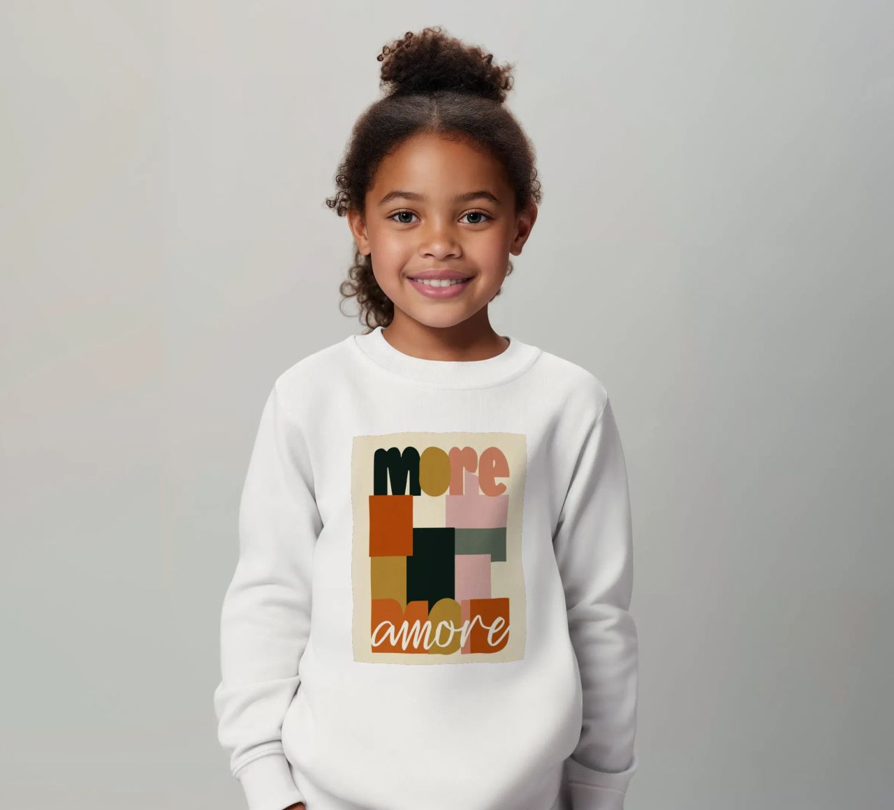 Plus Amore Bold 70s Boho Abstract Typography sweat enfant de Modern Muse