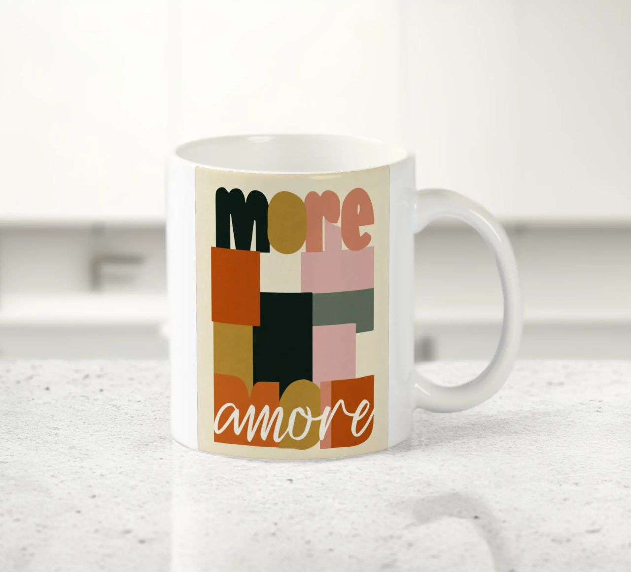Plus Amore Bold 70s Boho Abstract Typography mug en céramique de Modern Muse