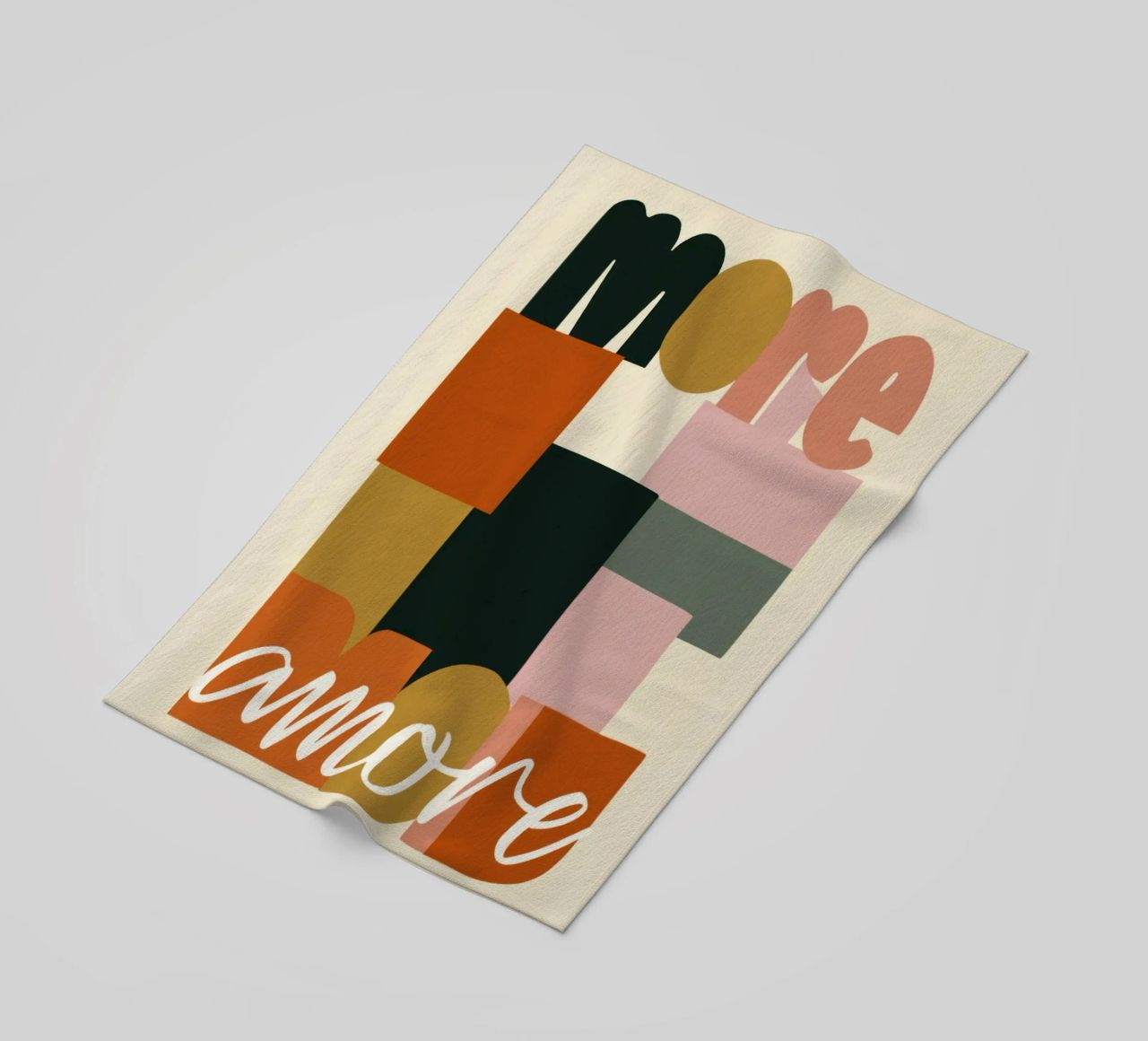 Plus Amore Bold 70s Boho Abstract Typography serviette de plage de Modern Muse