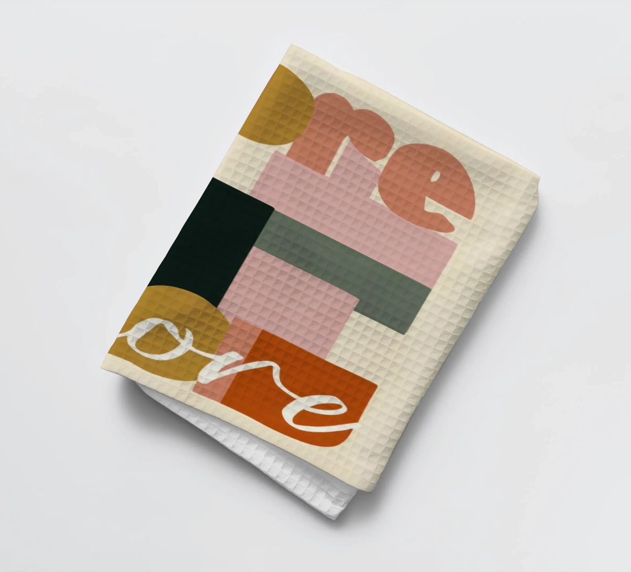 Plus Amore Bold 70s Boho Abstract Typography torchon de Modern Muse