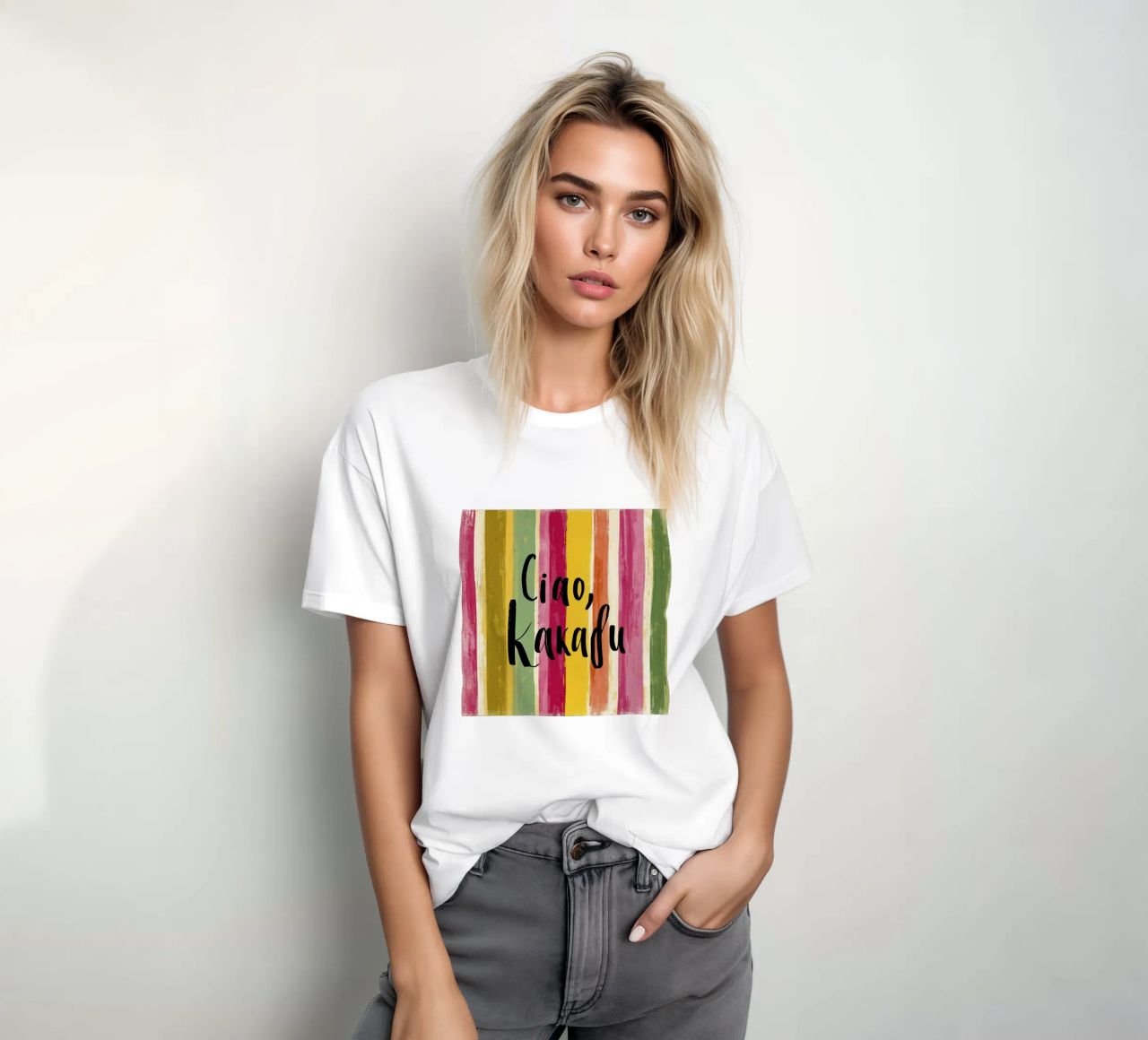 Ciao Kakadu: tipografia in grassetto su strisce colorate retrò t-shirt da Modern Muse