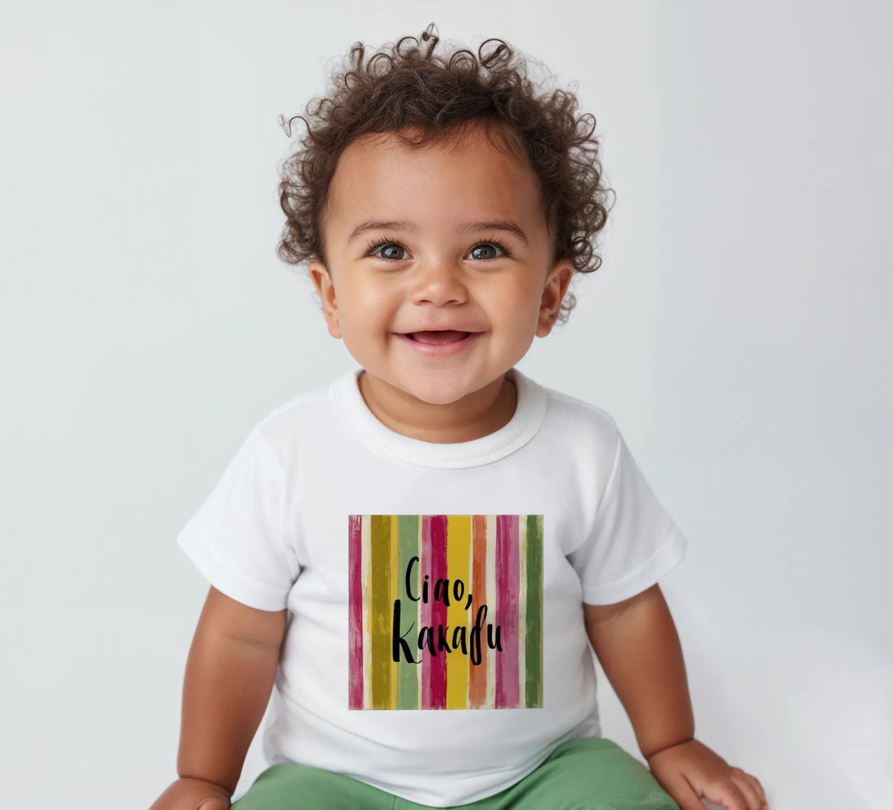 Ciao Kakadu: tipografia in grassetto su strisce colorate retrò maglietta neonato da Modern Muse