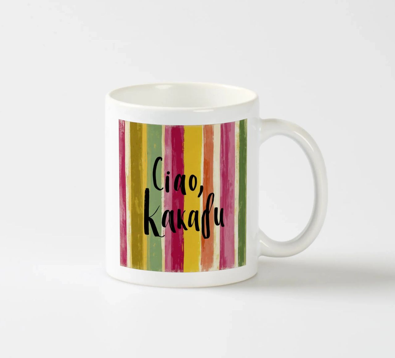 Ciao Kakadu: tipografia in grassetto su strisce colorate retrò tazza in ceramica da Modern Muse