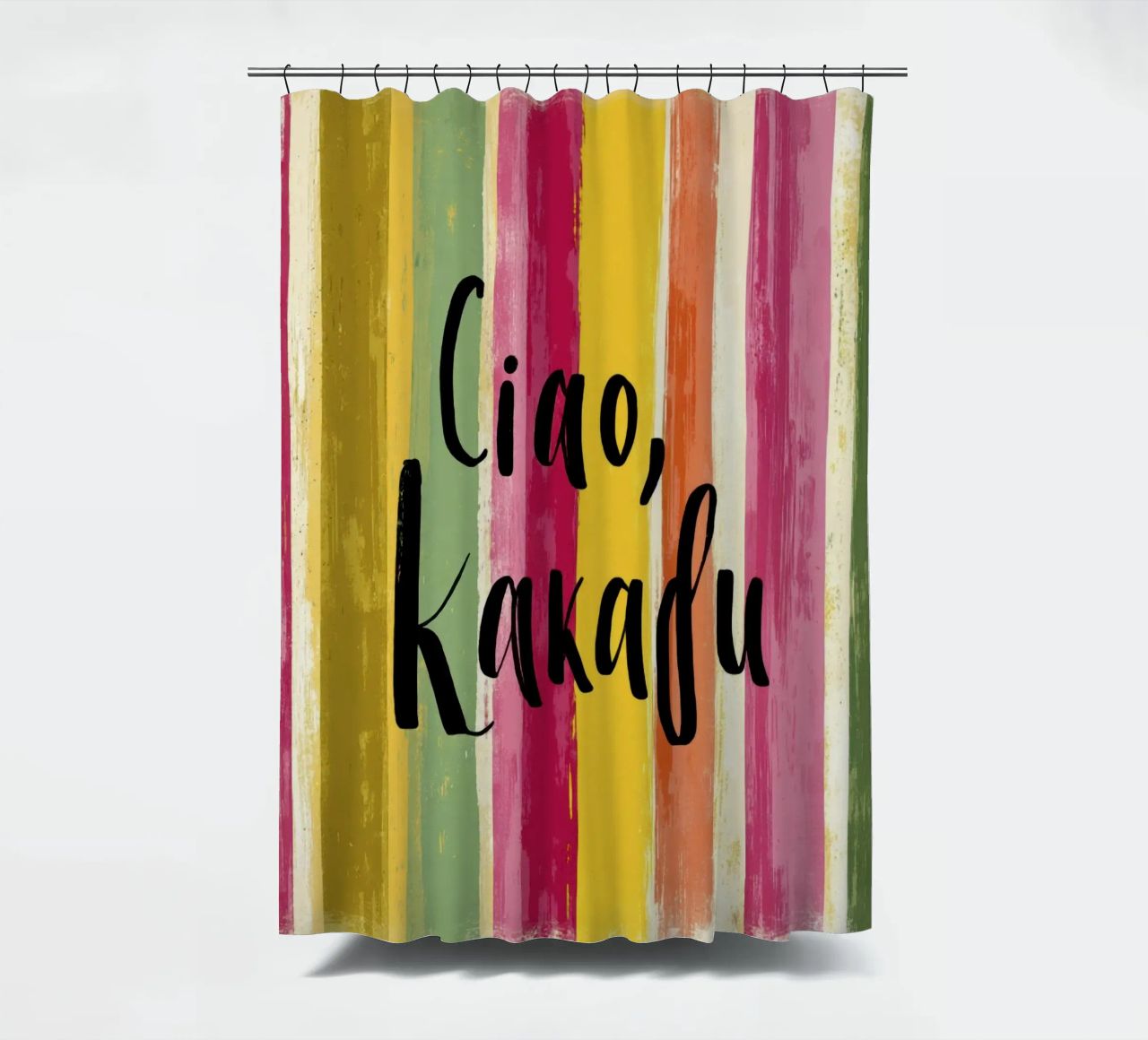 Ciao Kakadu: tipografia in grassetto su strisce colorate retrò tenda da doccia da Modern Muse