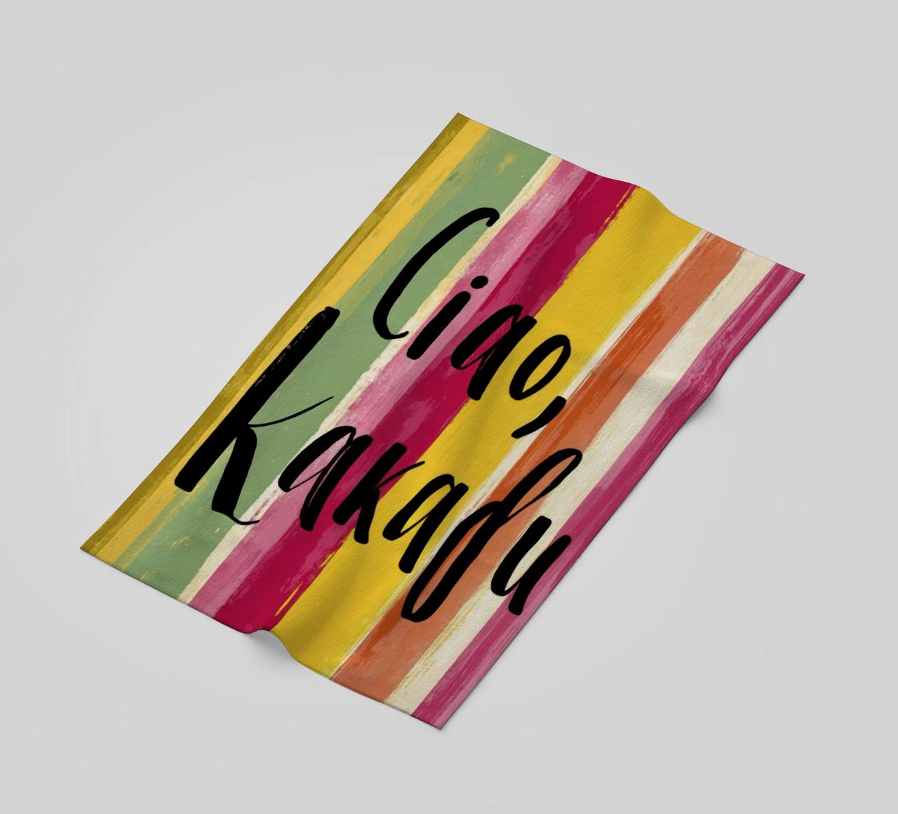 Ciao Kakadu: tipografia in grassetto su strisce colorate retrò telo mare da Modern Muse