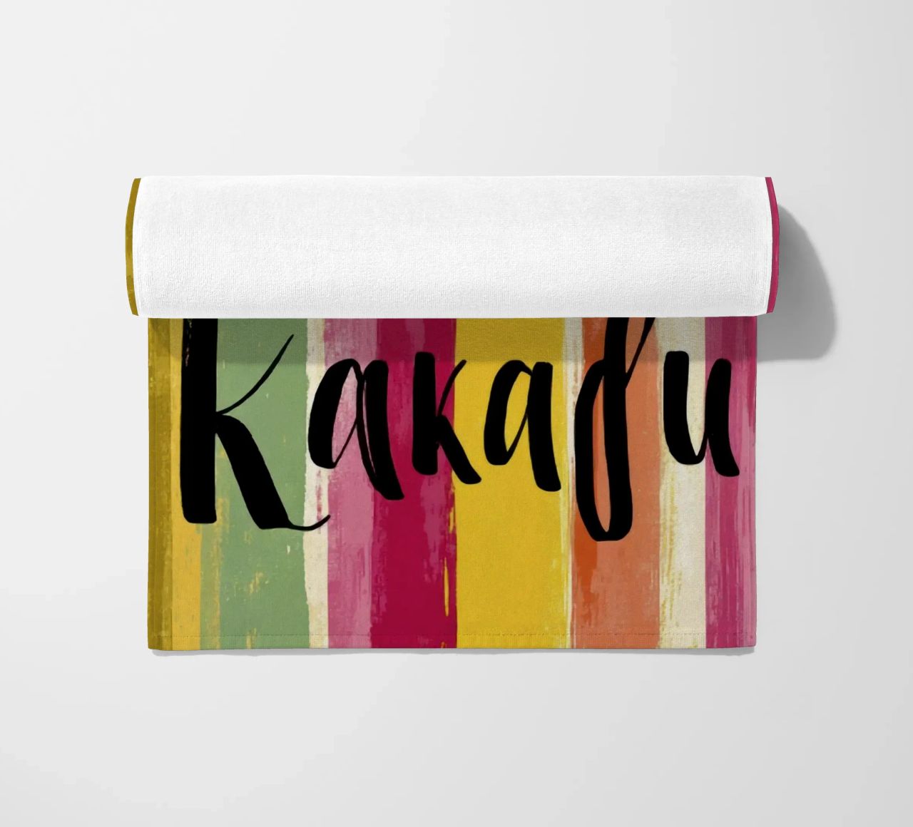 Ciao Kakadu: tipografia in grassetto su strisce colorate retrò telo mare da Modern Muse