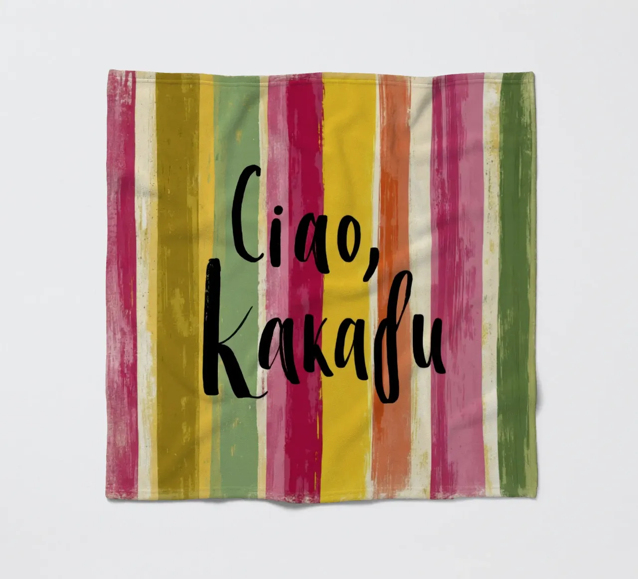 Ciao Kakadu: tipografia in grassetto su strisce colorate retrò coperta in pile da Modern Muse