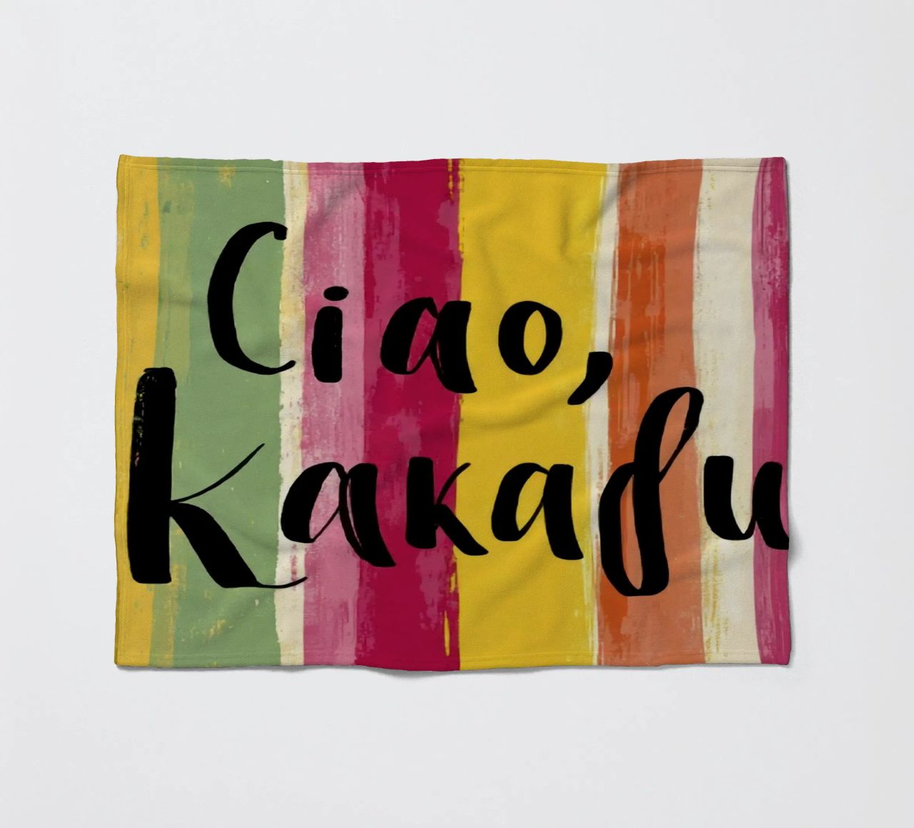 Ciao Kakadu: tipografia in grassetto su strisce colorate retrò coperta in pile da Modern Muse