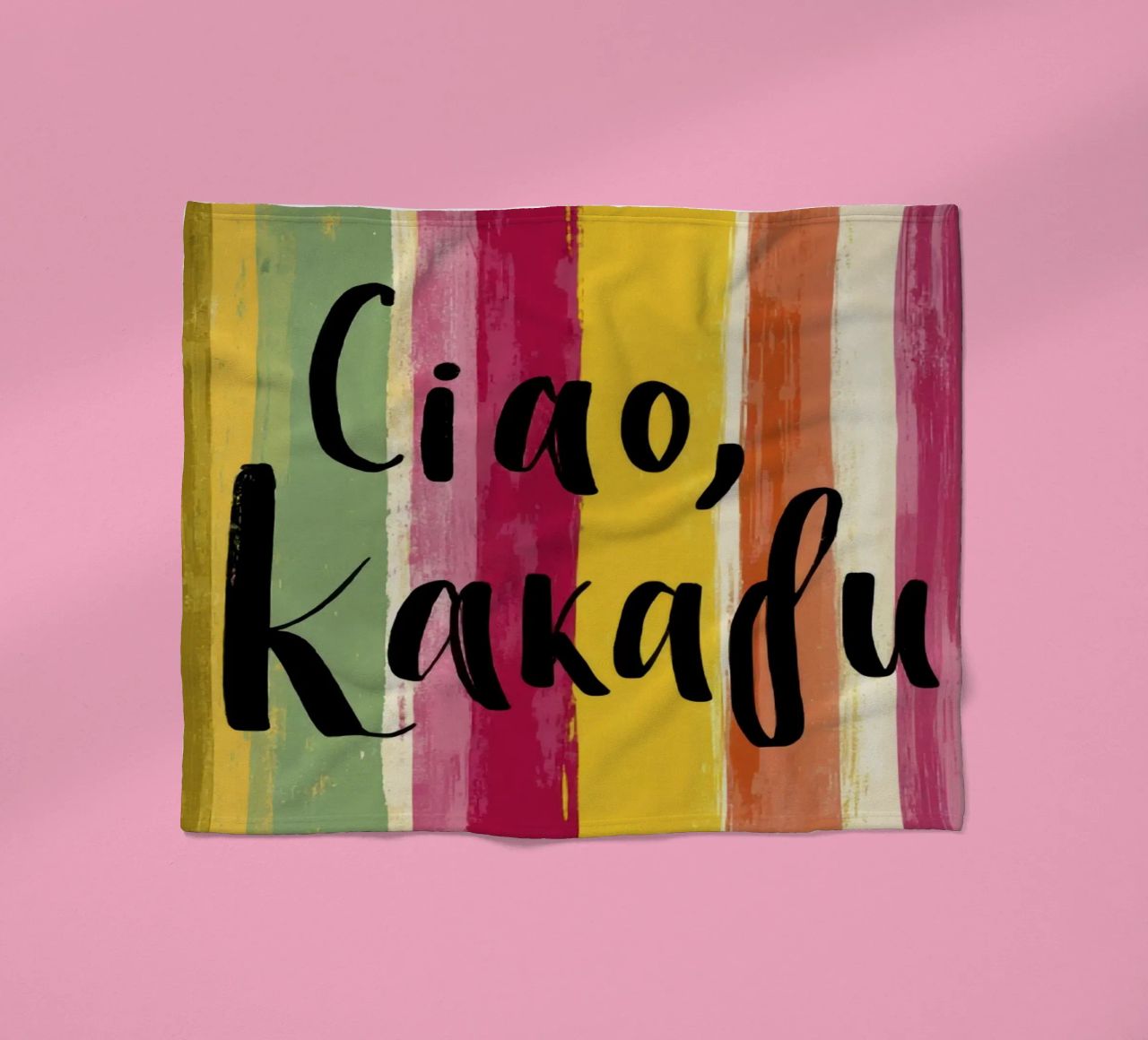 Ciao Kakadu: tipografia in grassetto su strisce colorate retrò coperta in pile da Modern Muse