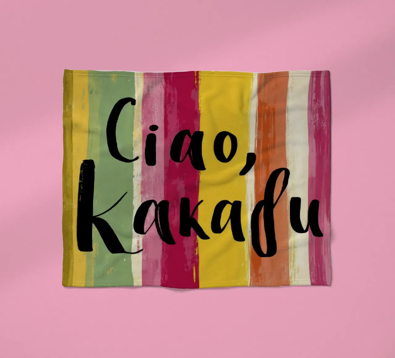 Ciao Kakadu: tipografia in grassetto su strisce colorate retrò coperta in pile da Modern Muse