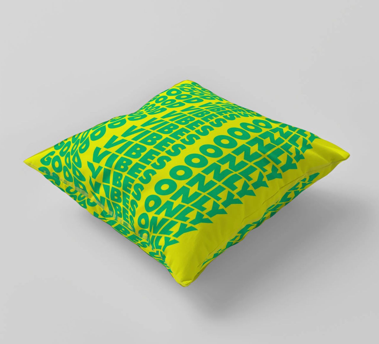 Good Vibes Only Typographie ondulée imprimée en vert et jaune coussin de THE MOTIVATED TYPE