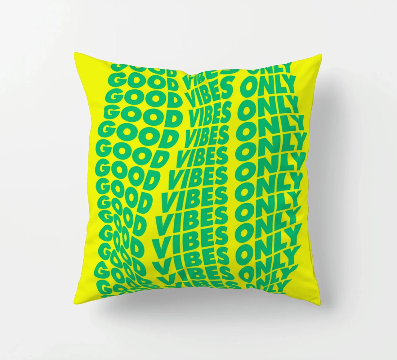 Good Vibes Only Typographie ondulée imprimée en vert et jaune coussin de THE MOTIVATED TYPE