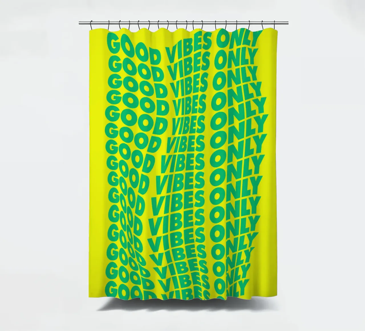 Stampa tipografica ondulata Good Vibes Only in verde e giallo tenda da doccia da THE MOTIVATED TYPE