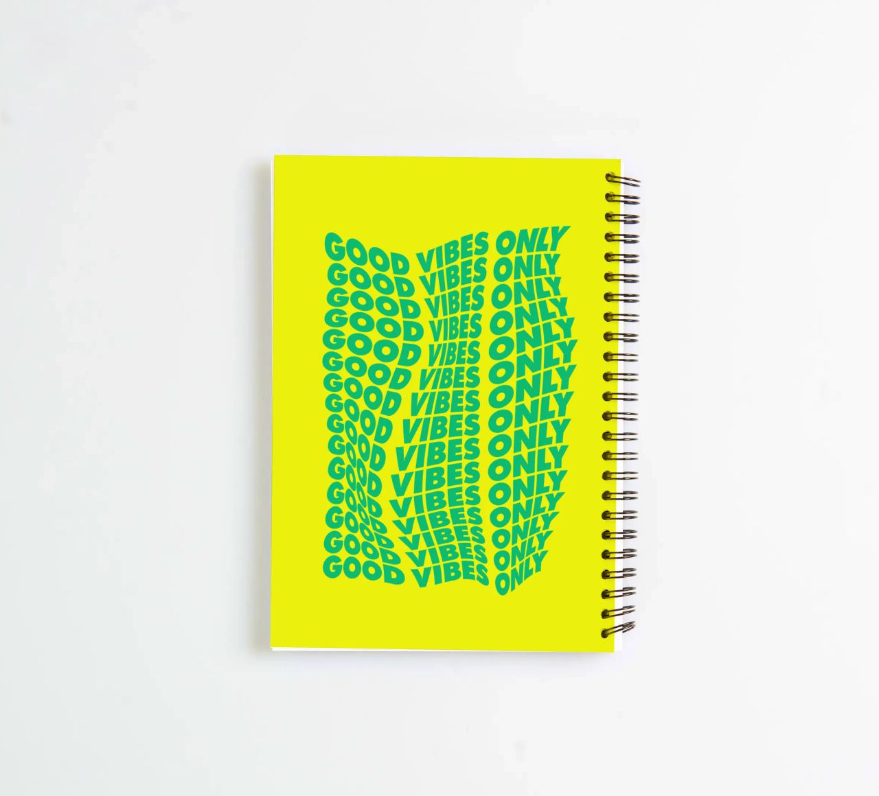 Good Vibes Only Typographie ondulée imprimée en vert et jaune carnet à spirale de THE MOTIVATED TYPE