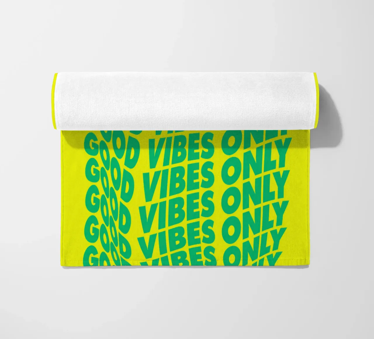 Stampa tipografica ondulata Good Vibes Only in verde e giallo telo mare da THE MOTIVATED TYPE