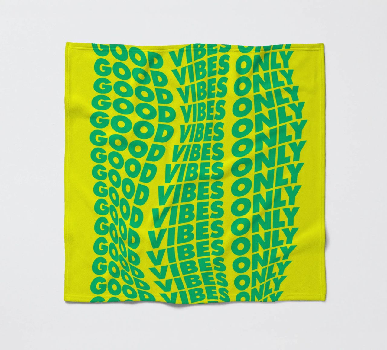 Good Vibes Only Typographie ondulée imprimée en vert et jaune plaid polaire de THE MOTIVATED TYPE