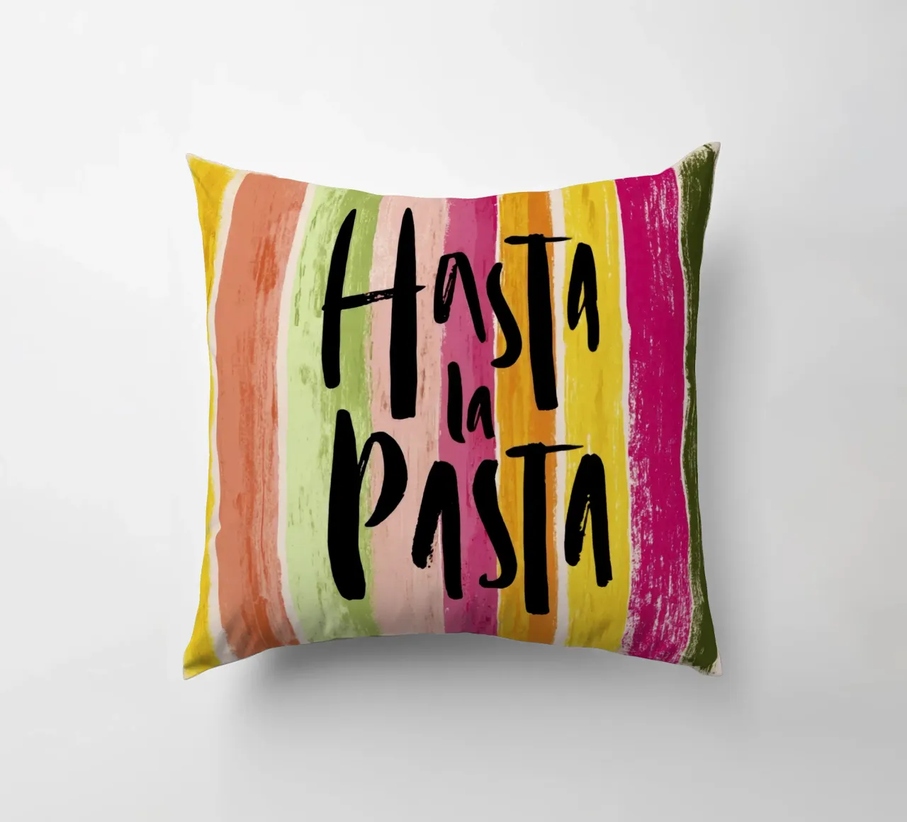 Hasta la Pasta: tipografia in grassetto su strisce retrò cuscino da Modern Muse