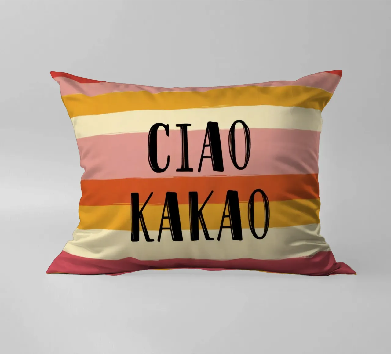 Ciao Kakao tipografia in grassetto su sfondo a righe retrò anni '70 cuscino da Modern Muse