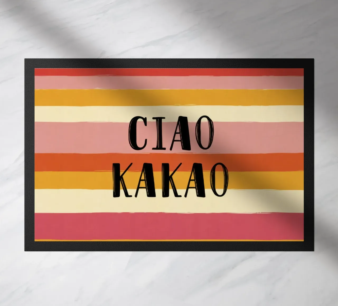 Ciao Kakao tipografia in grassetto su sfondo a righe retrò anni '70 zerbino da Modern Muse