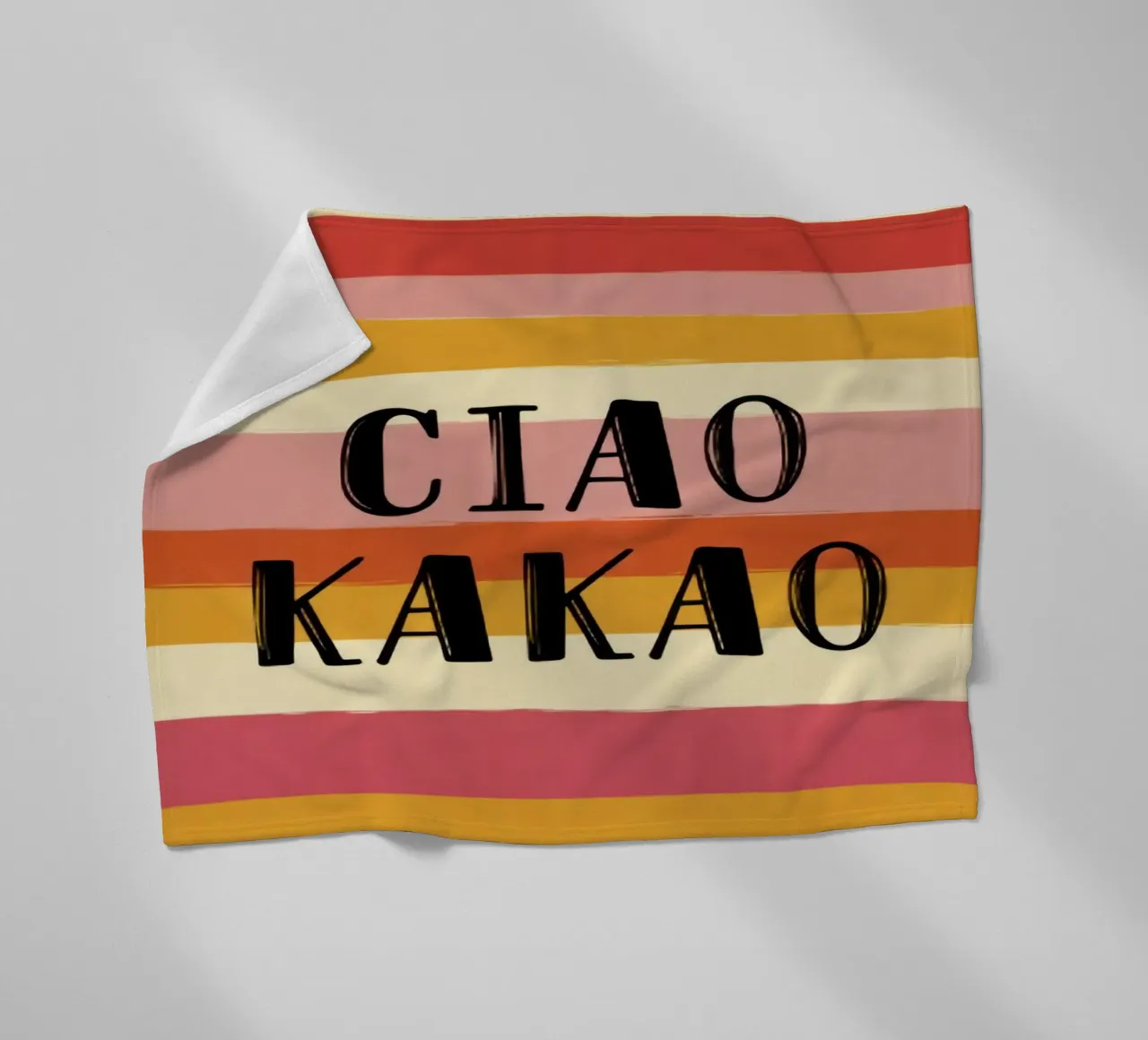 Ciao Kakao tipografia in grassetto su sfondo a righe retrò anni '70 coperta in pile da Modern Muse