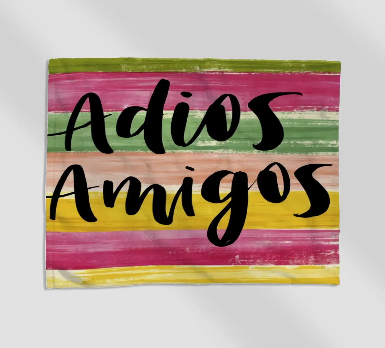 "Adios Amigos" Tipografia nera su strisce colorate anni '70 telo mare da Modern Muse