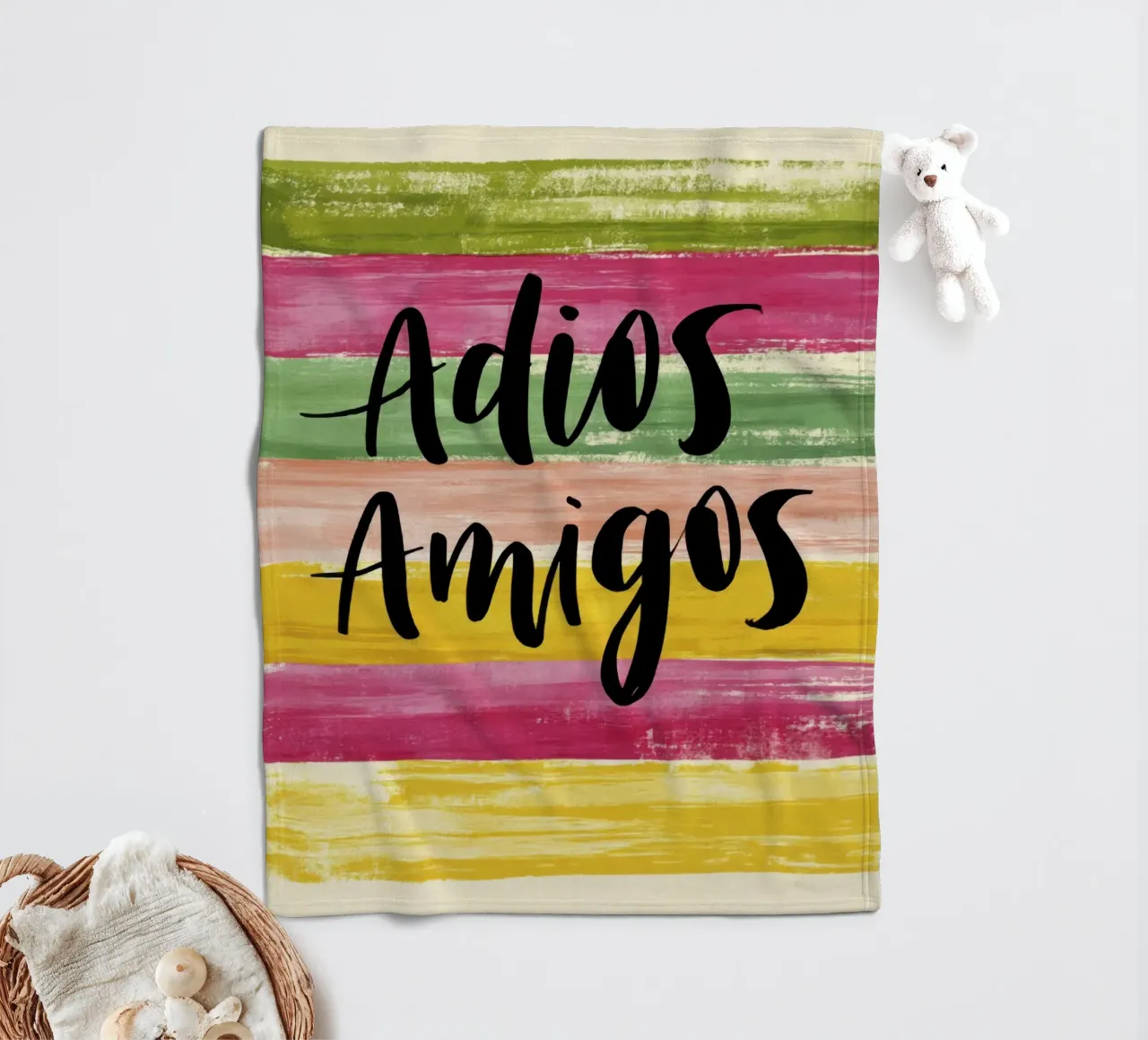 "Adios Amigos" Tipografia nera su strisce colorate anni '70 coperta in pile da Modern Muse