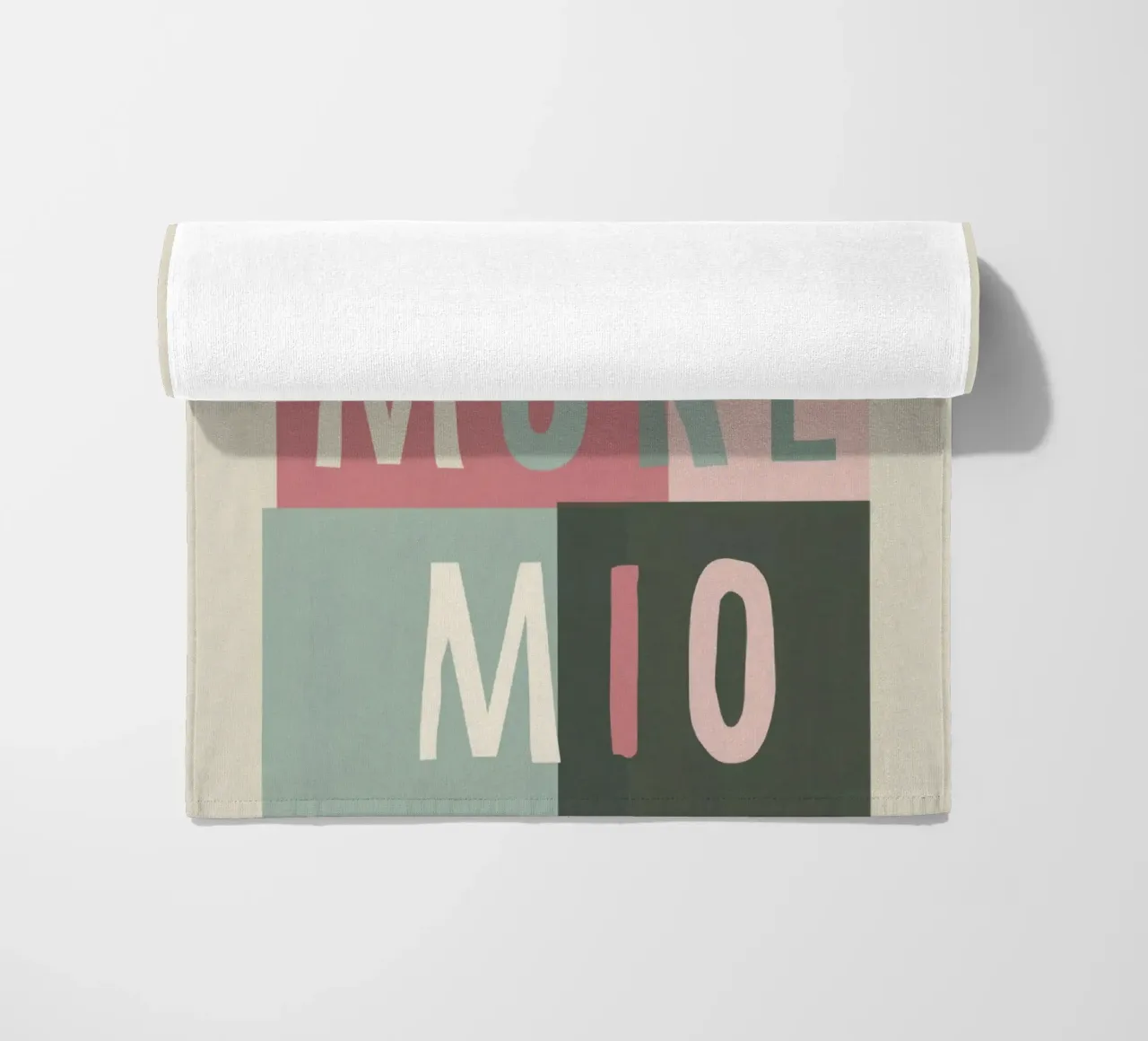 Amore Mio Tipografia in grassetto pastello con forme geometriche telo mare da Modern Muse