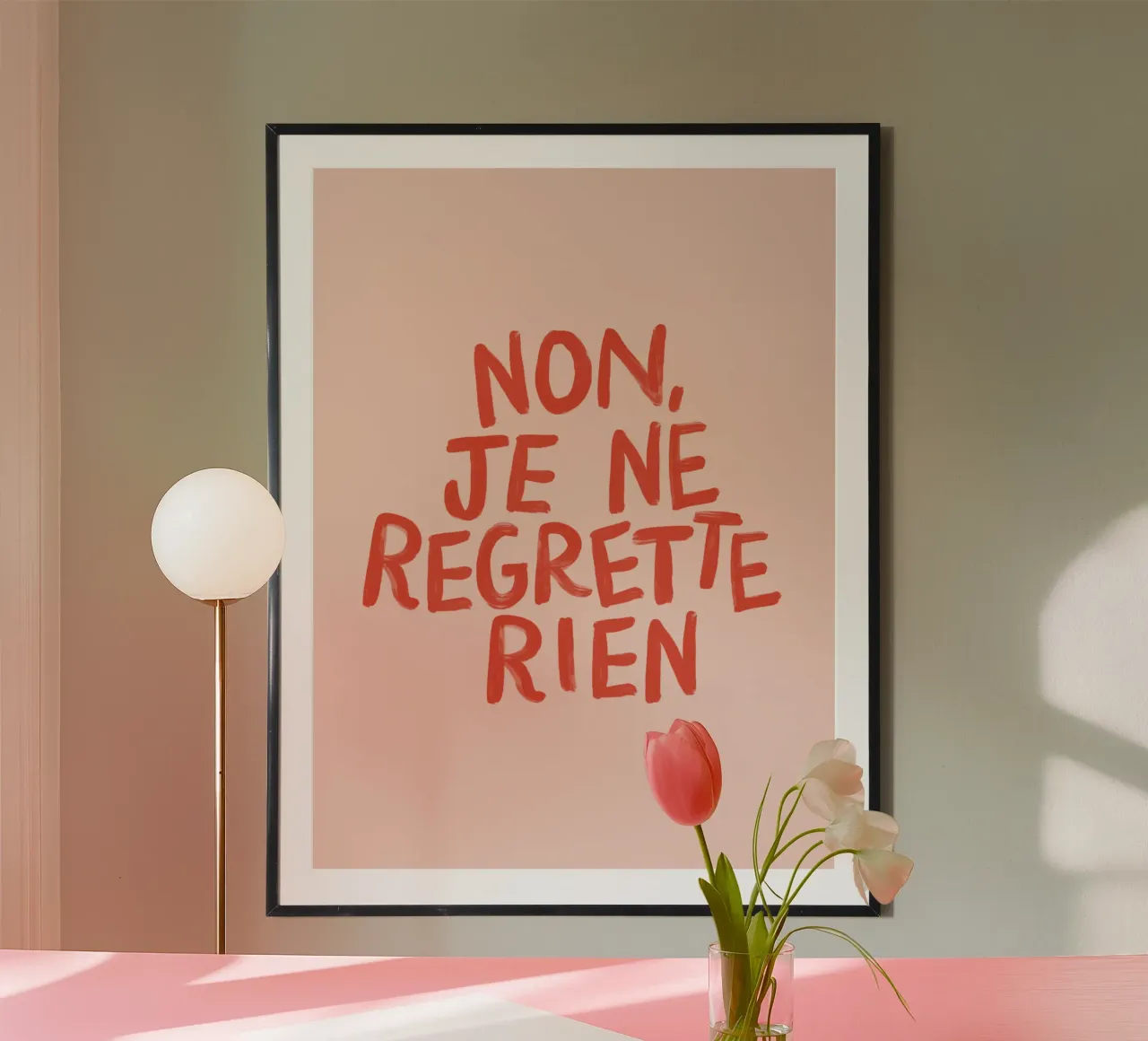 Non Je Ne Regrette Rien Stampa tipografica francese Rosa Rosso poster con telaio in alluminio da THE MOTIVATED TYPE