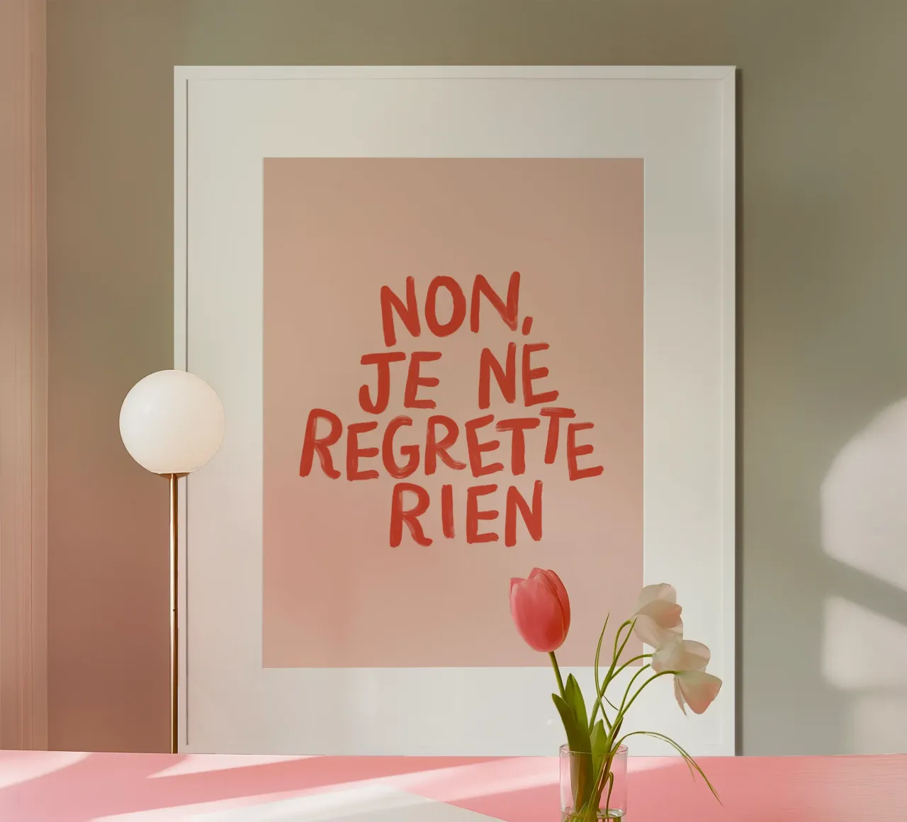 Non Je Ne Regrette Rien Stampa tipografica francese Rosa Rosso poster con telaio in alluminio da THE MOTIVATED TYPE