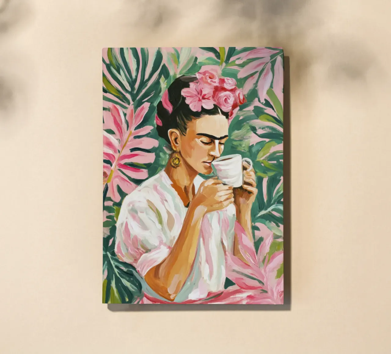 Femme iconique avec des roses, du thé et du feuillage vert dans des tons doux carnet de notes de Modern Muse