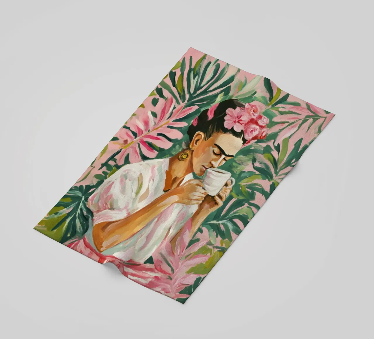 Donna iconica con rose, tè e fogliame verde in tonalità tenui telo mare da Modern Muse
