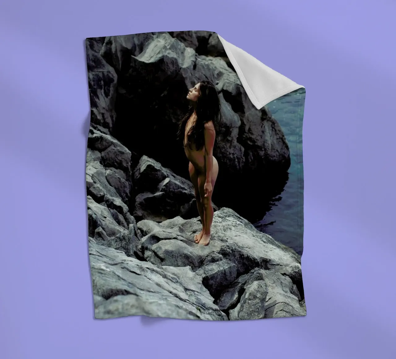 Inja Fleecedecke von Matevž Kosterov