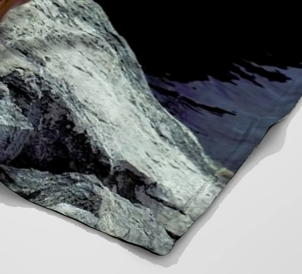 Inja Fleecedecke von Matevž Kosterov