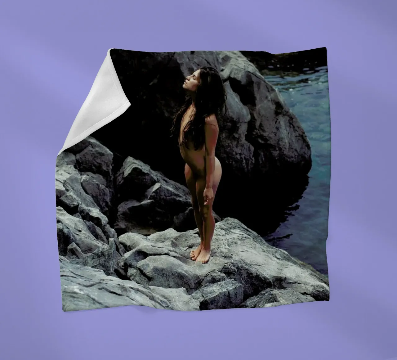 Inja Fleecedecke von Matevž Kosterov