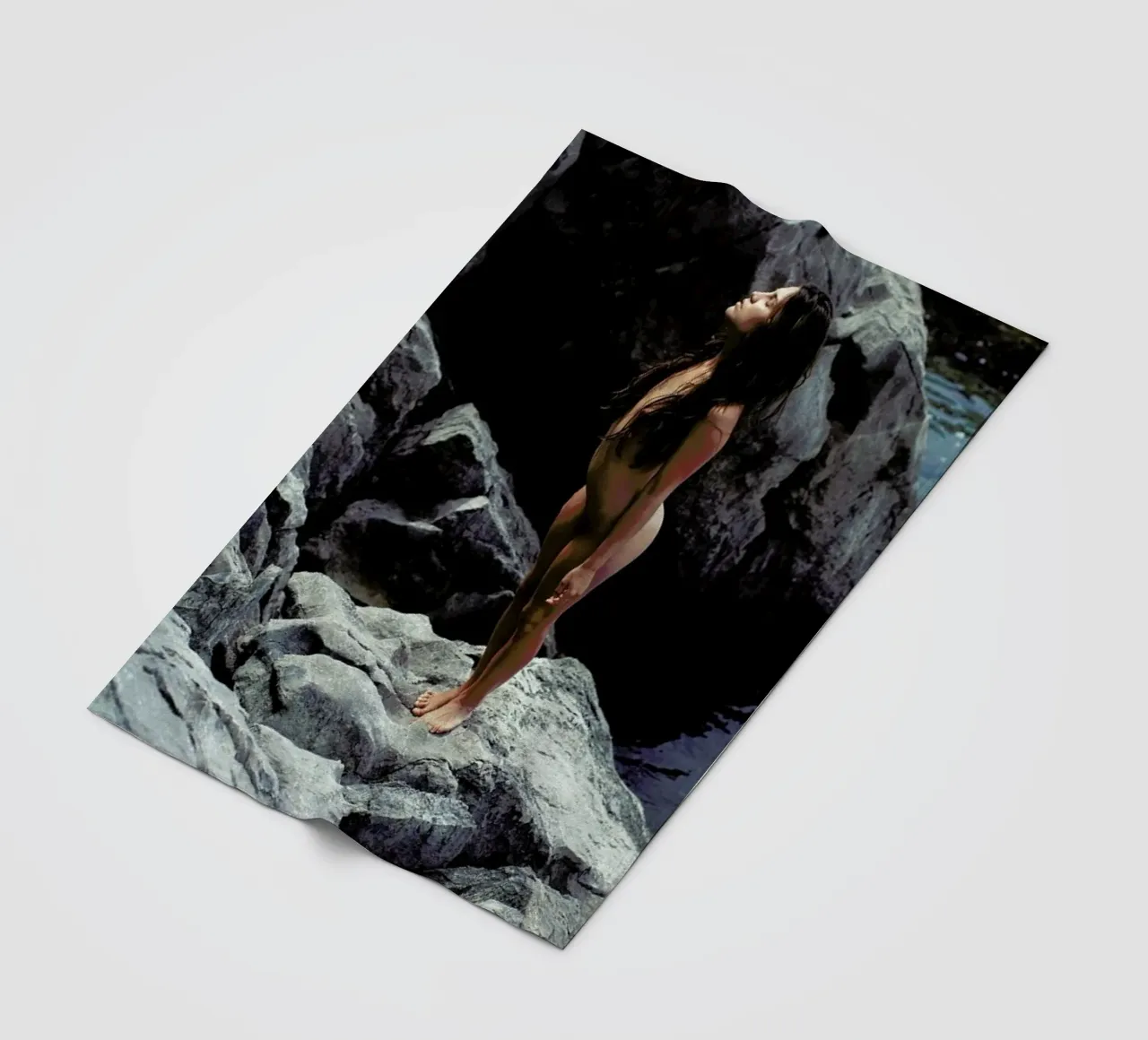 Inja Fleecedecke von Matevž Kosterov