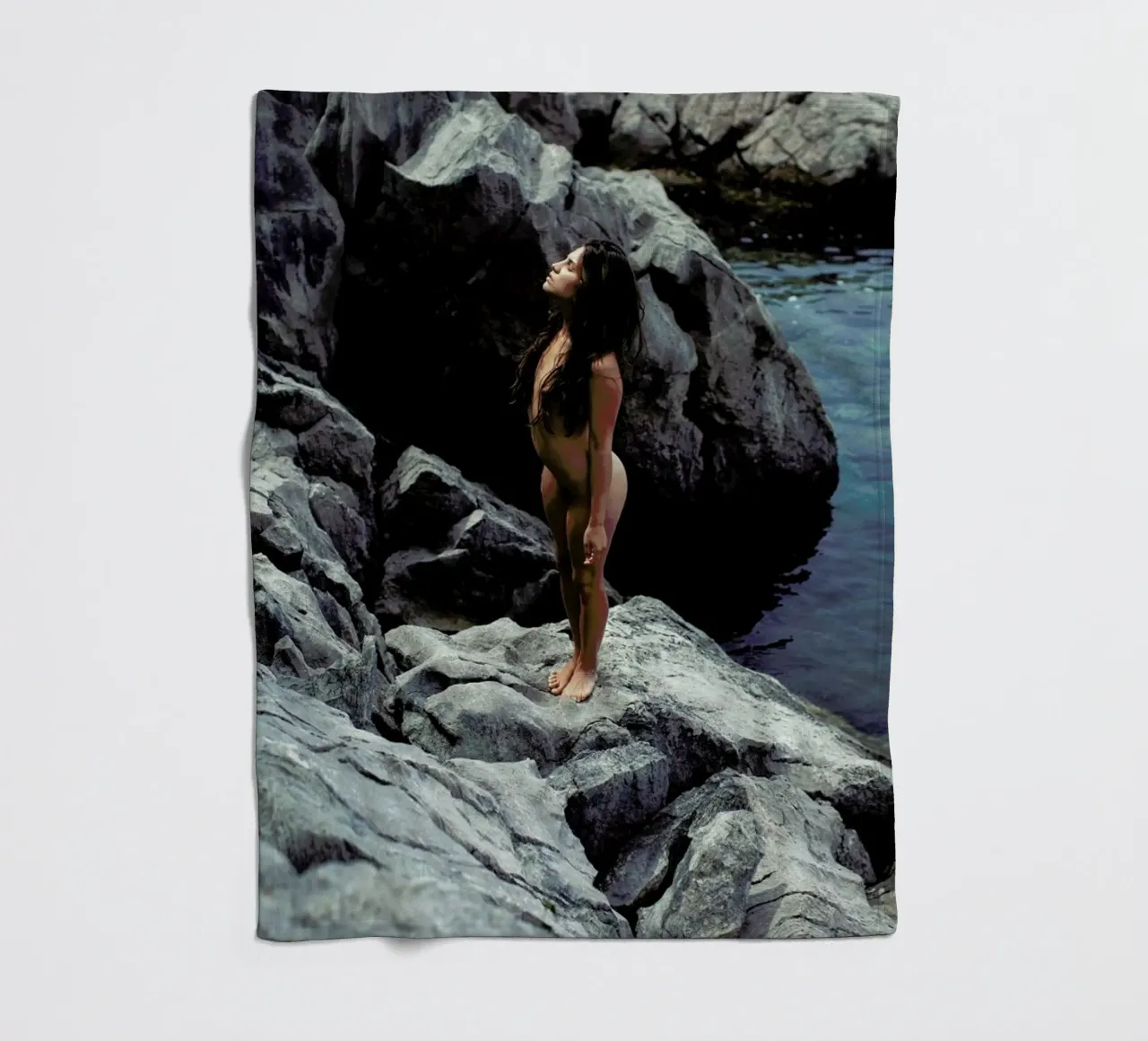 Inja Fleecedecke von Matevž Kosterov