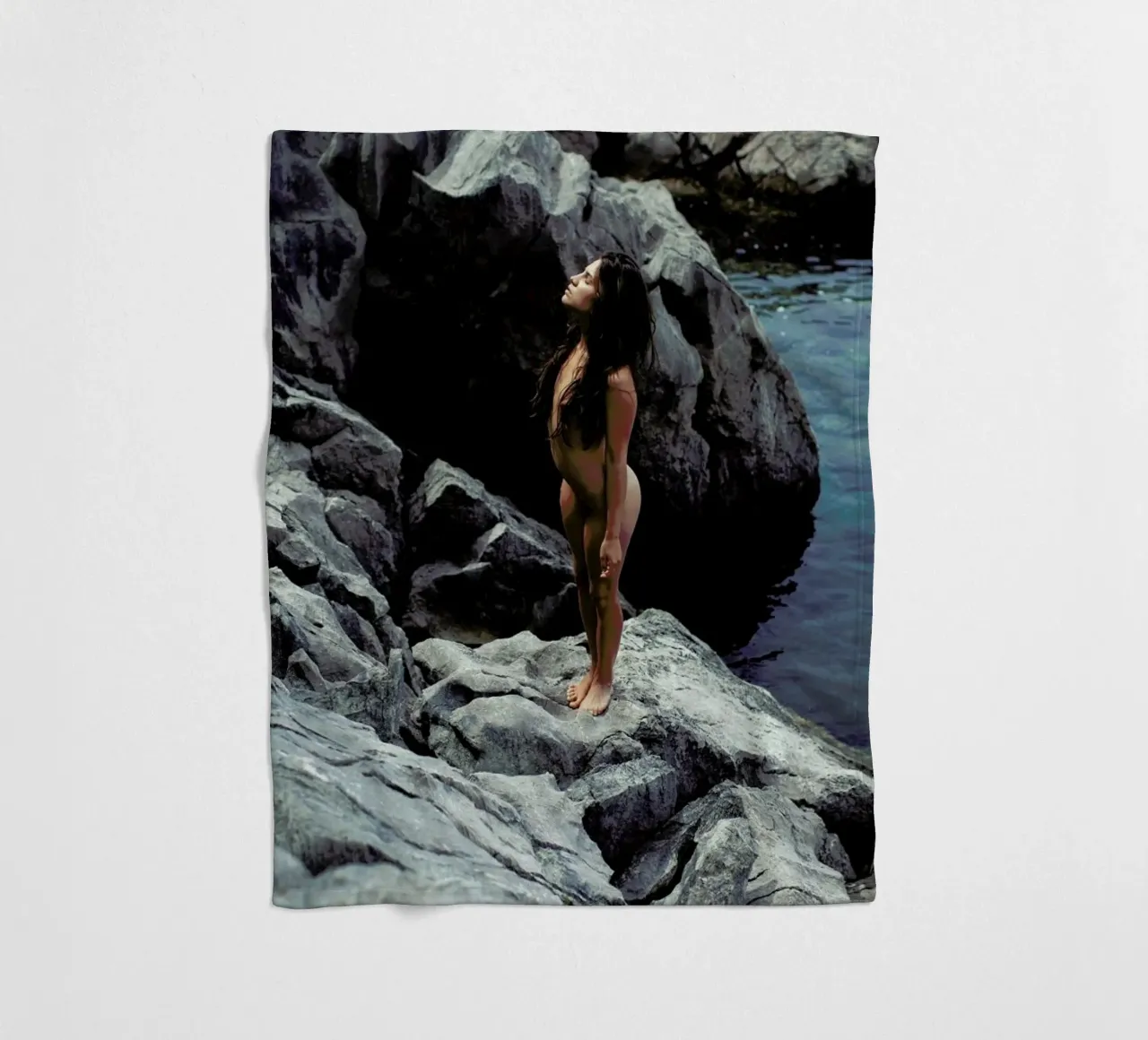 Inja Fleecedecke von Matevž Kosterov