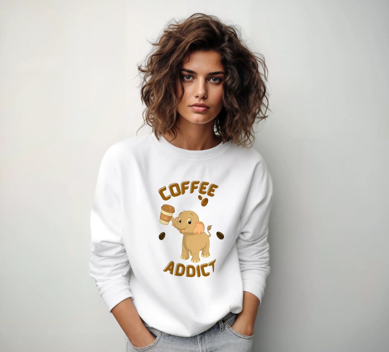 Tazza da caffè con elefante che tiene in mano una tazza da caffè felpa da Cold Wild